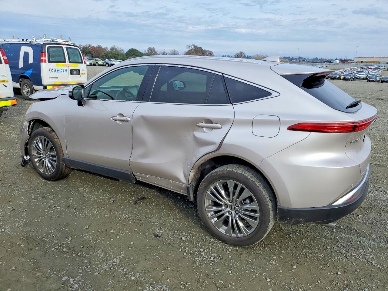 2022 TOYOTA VENZA LE photo 2