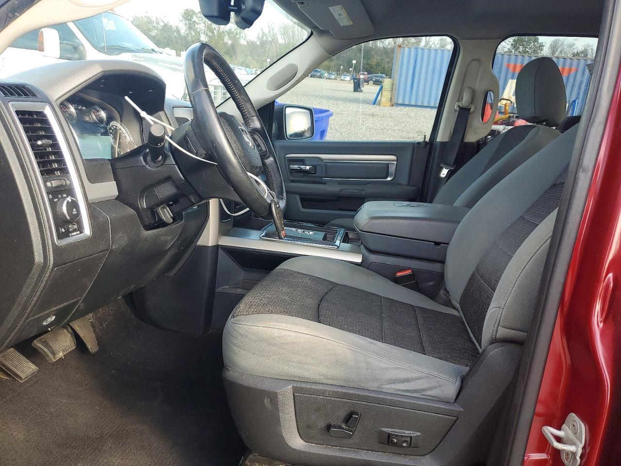 2013 RAM 1500 SLT photo 7