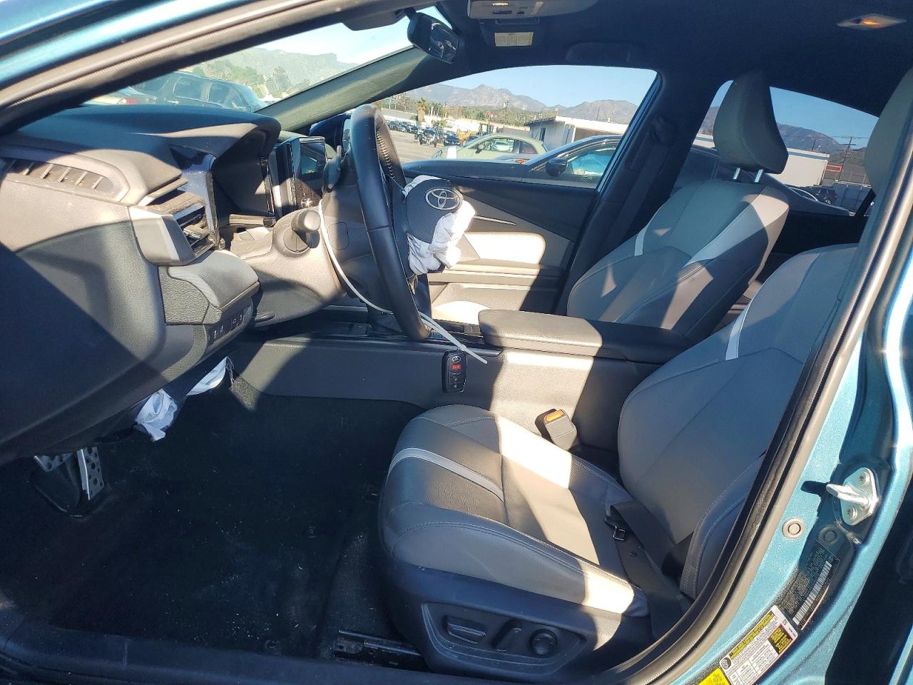 2025 TOYOTA CAMRY XSE photo 7