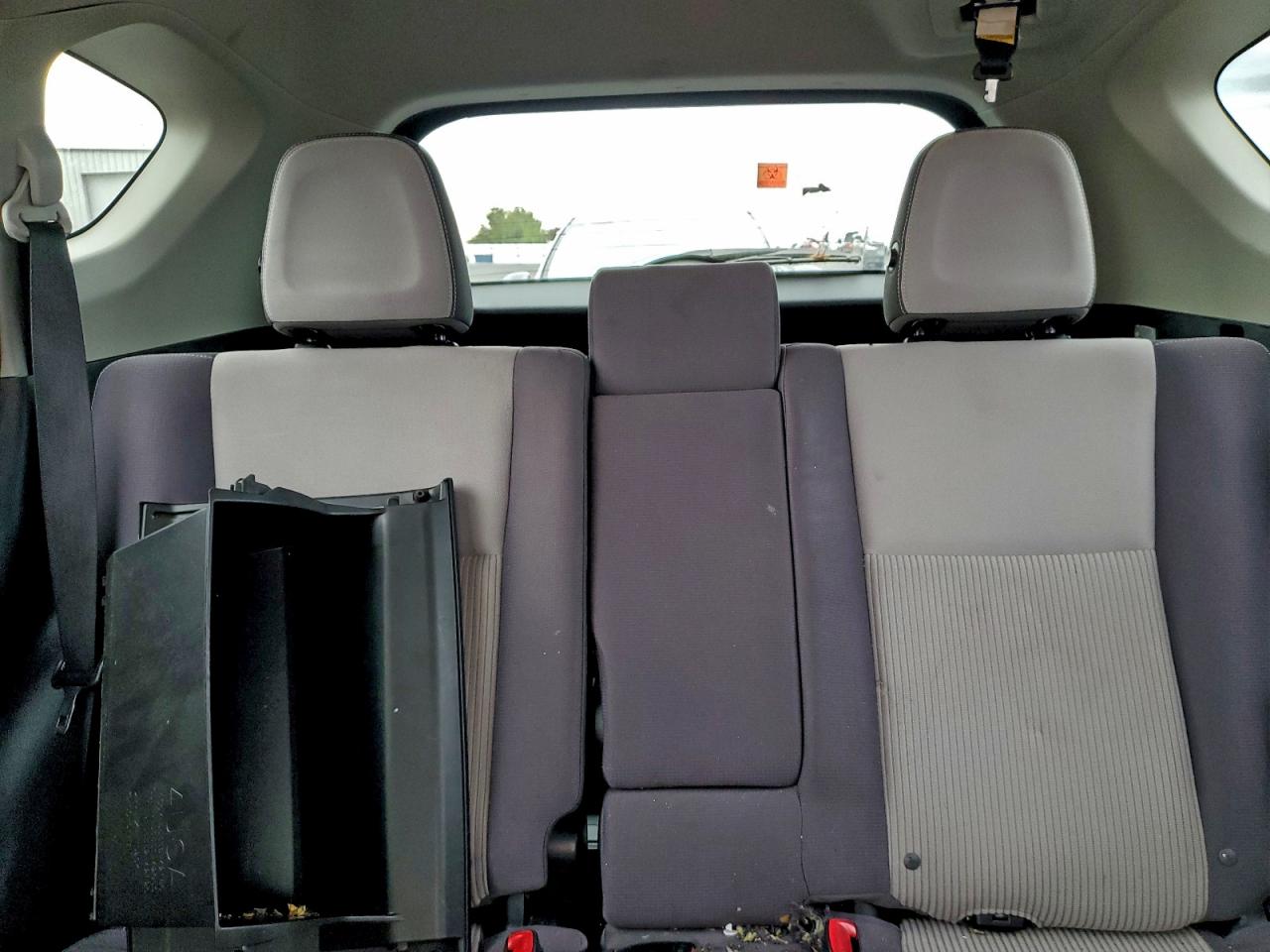 2013 TOYOTA RAV4 XLE photo 19