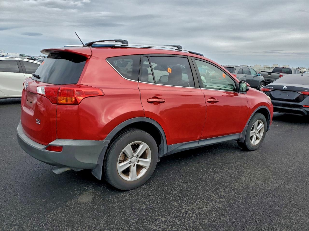 2013 TOYOTA RAV4 XLE photo 5