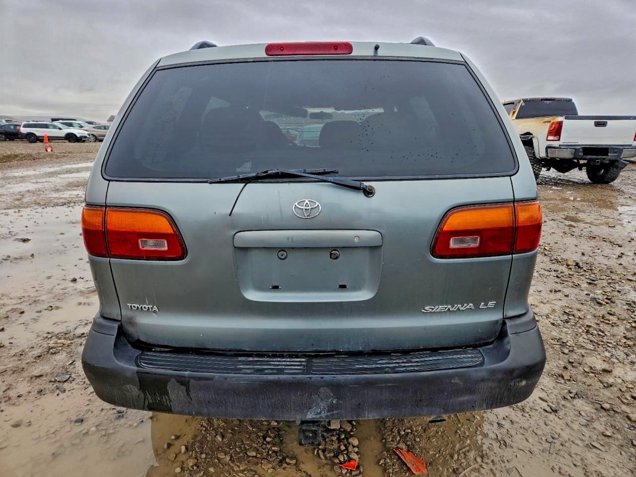 1998 TOYOTA SIENNA LE photo 11