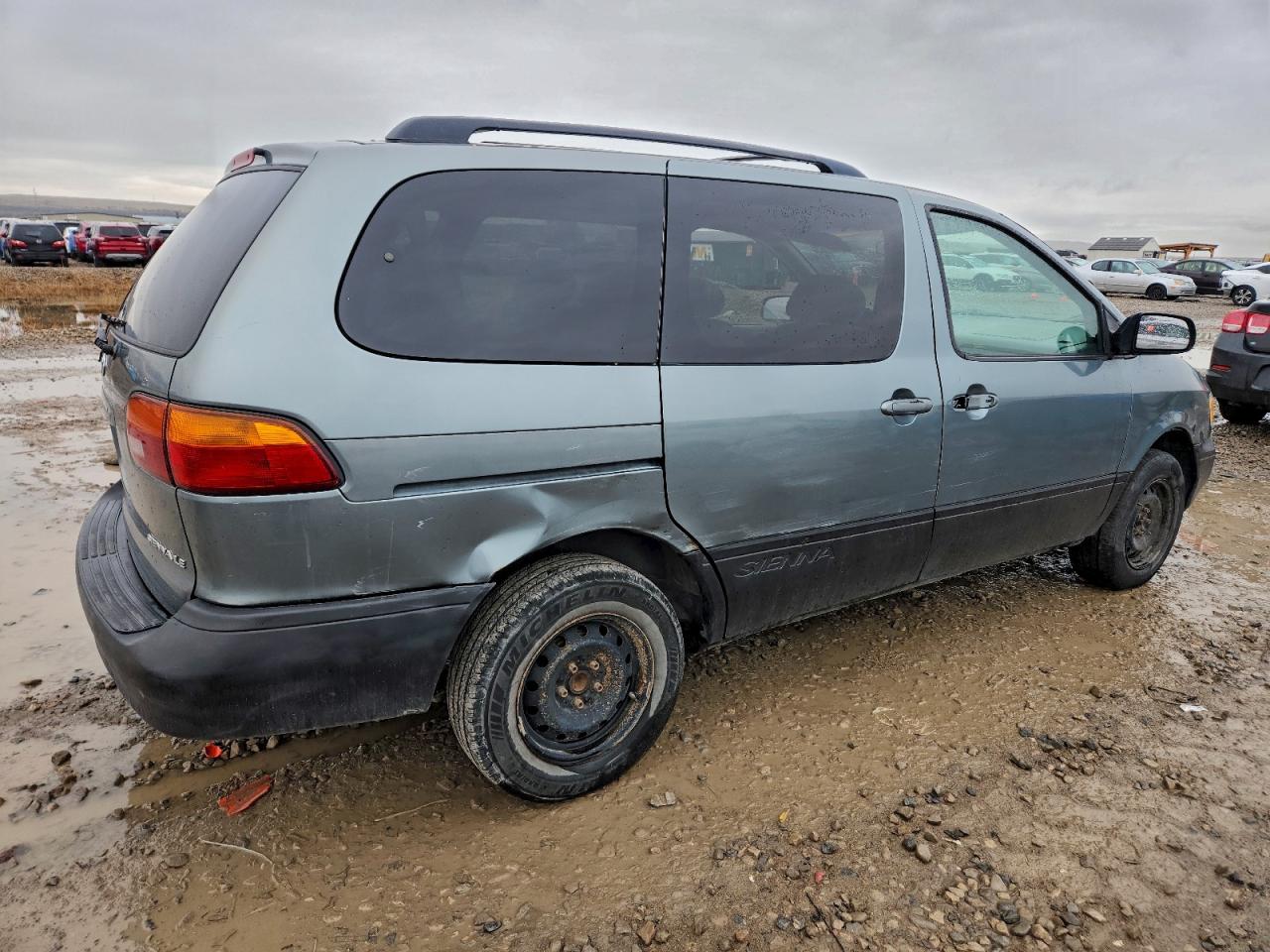 1998 TOYOTA SIENNA LE photo 5