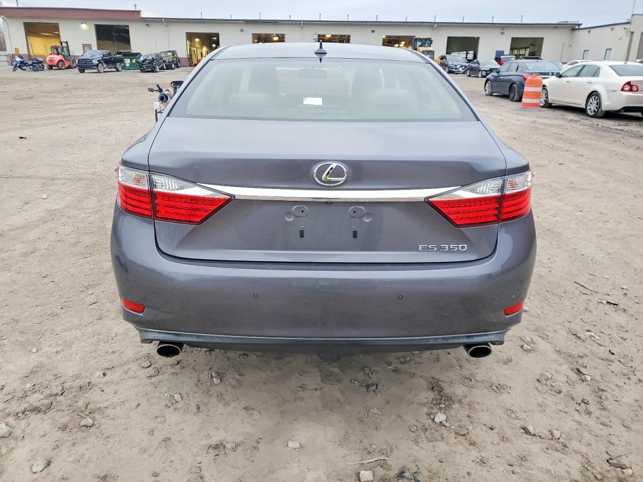2013 LEXUS ES 350 photo 11