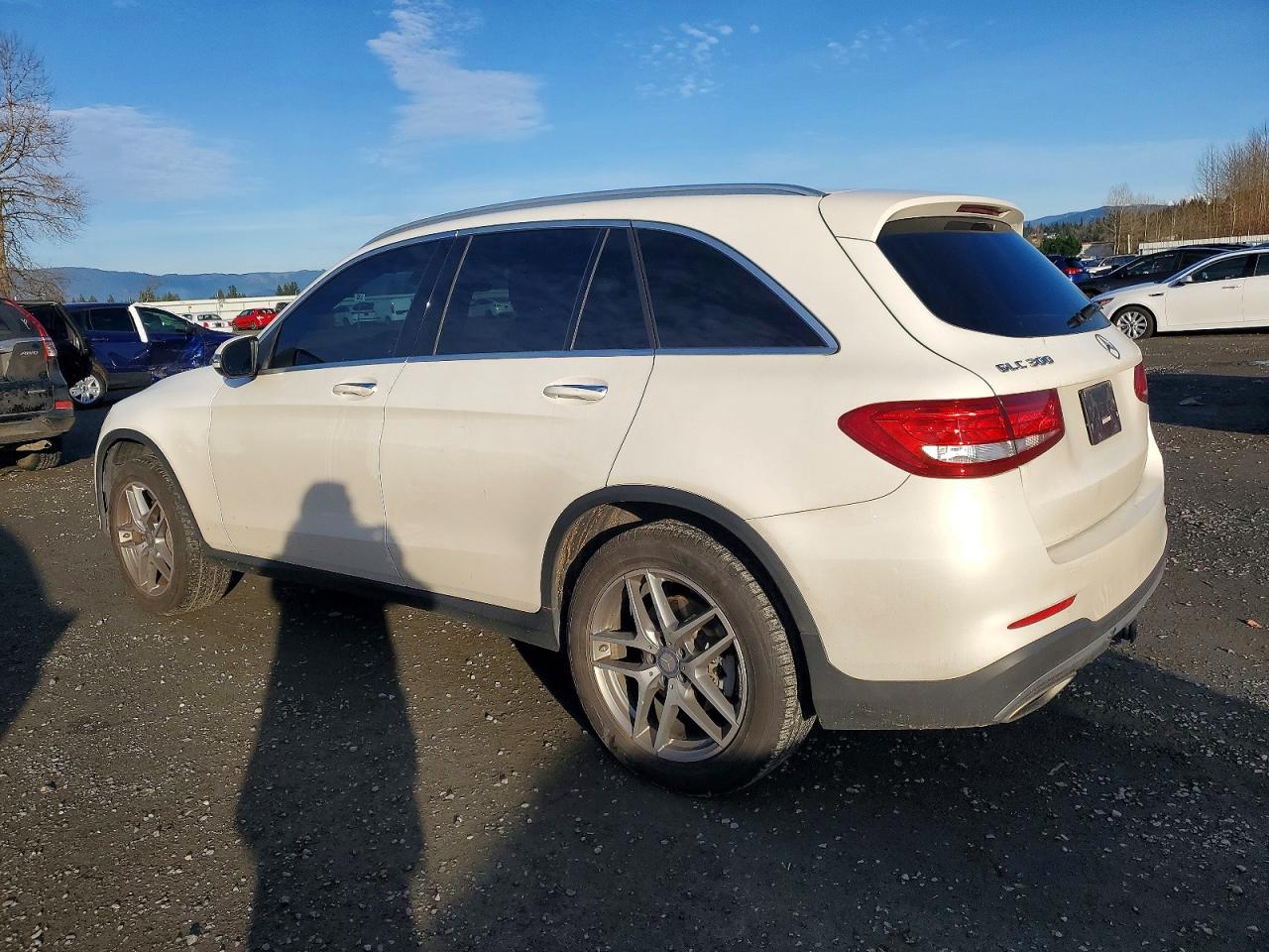 2017 MERCEDES-BENZ GLC 300 4MATIC photo 2
