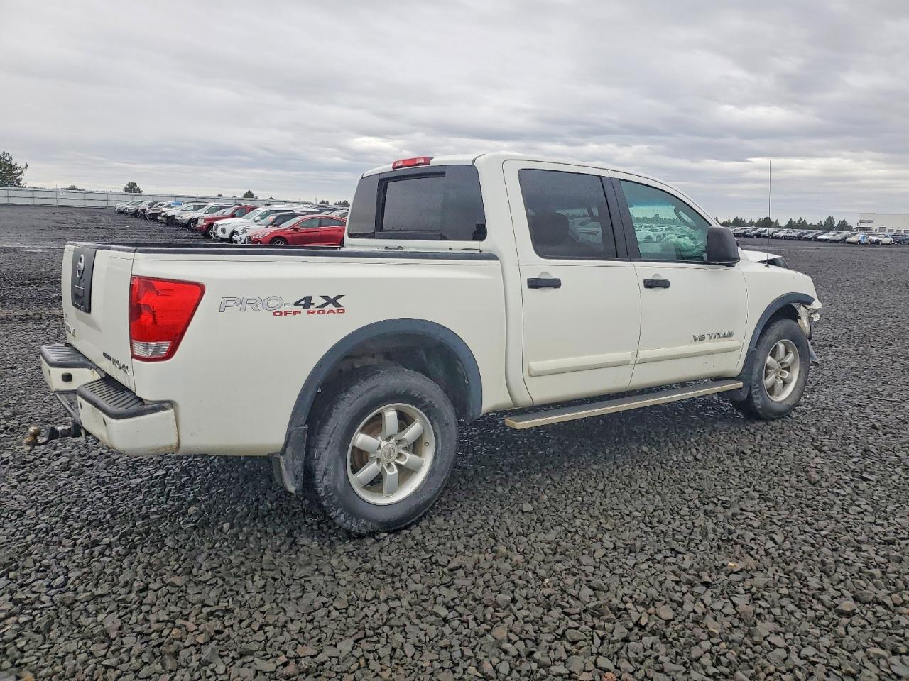 2011 NISSAN TITAN photo 3