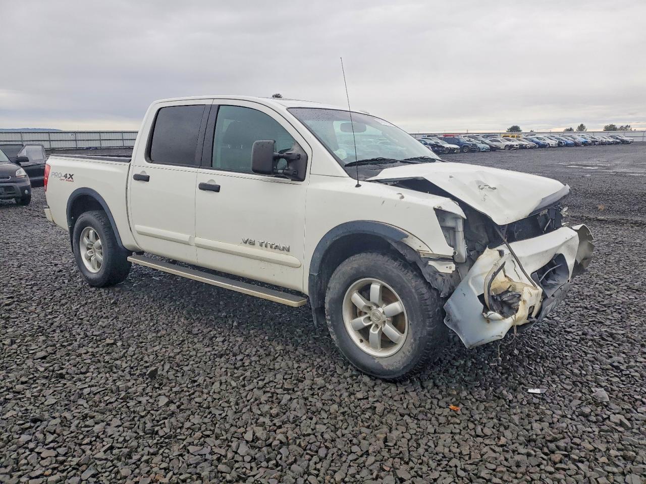 2011 NISSAN TITAN photo 4