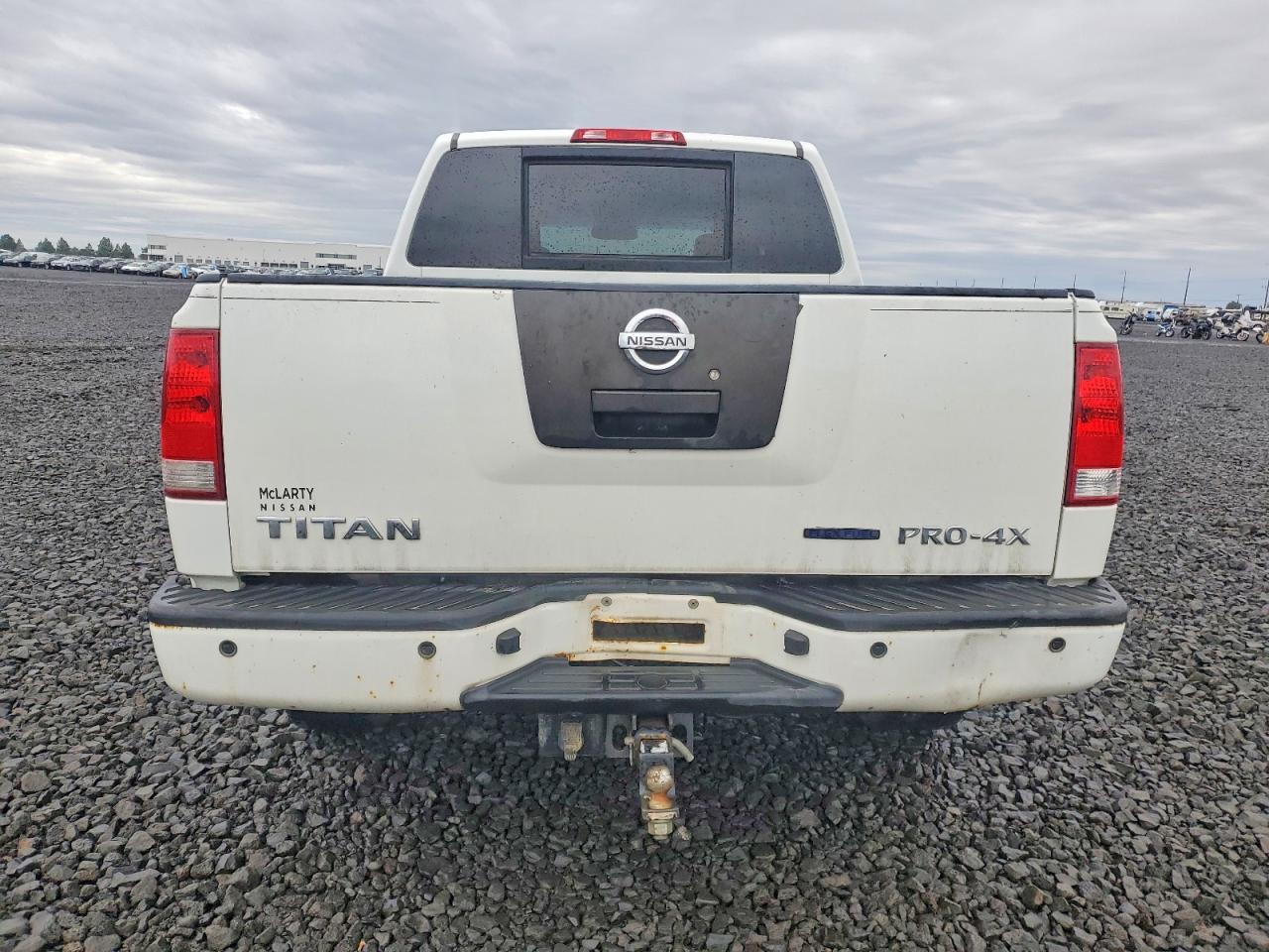2011 NISSAN TITAN photo 6