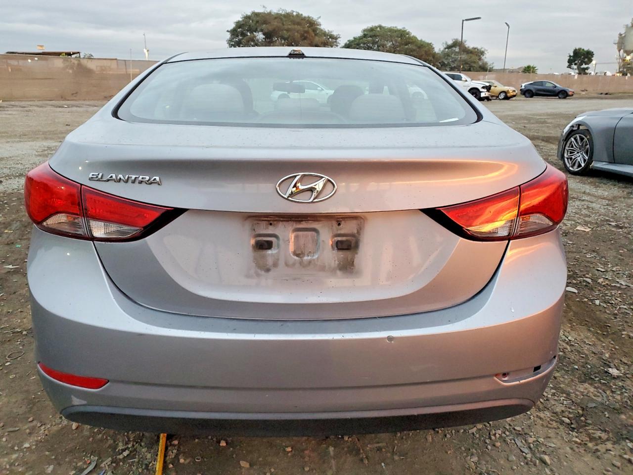 2016 HYUNDAI ELANTRA SE photo 6
