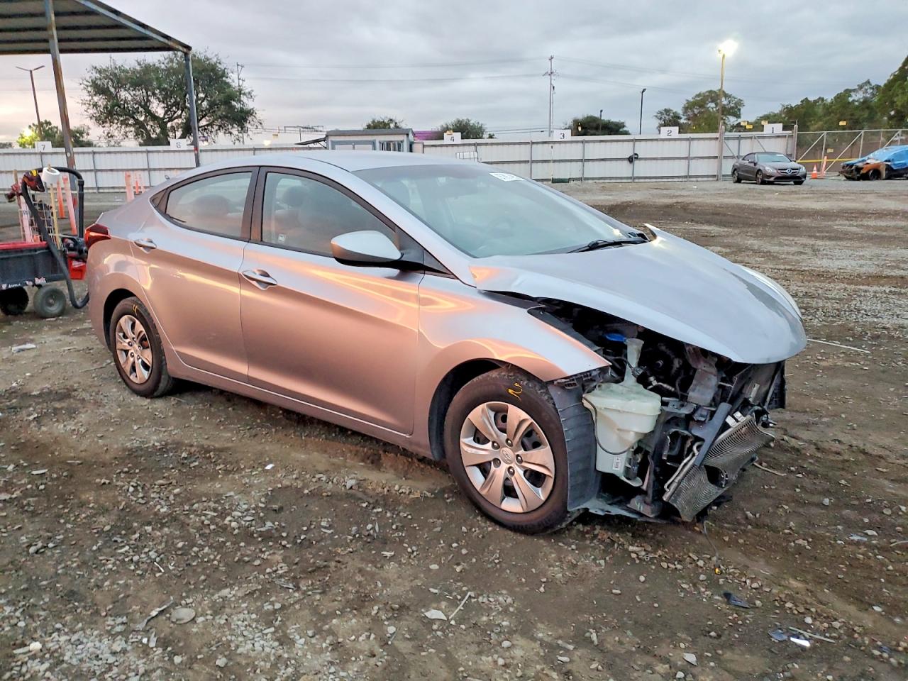 2016 HYUNDAI ELANTRA SE photo 4