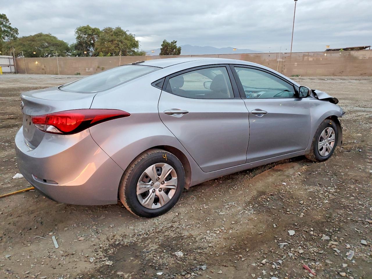 2016 HYUNDAI ELANTRA SE photo 3