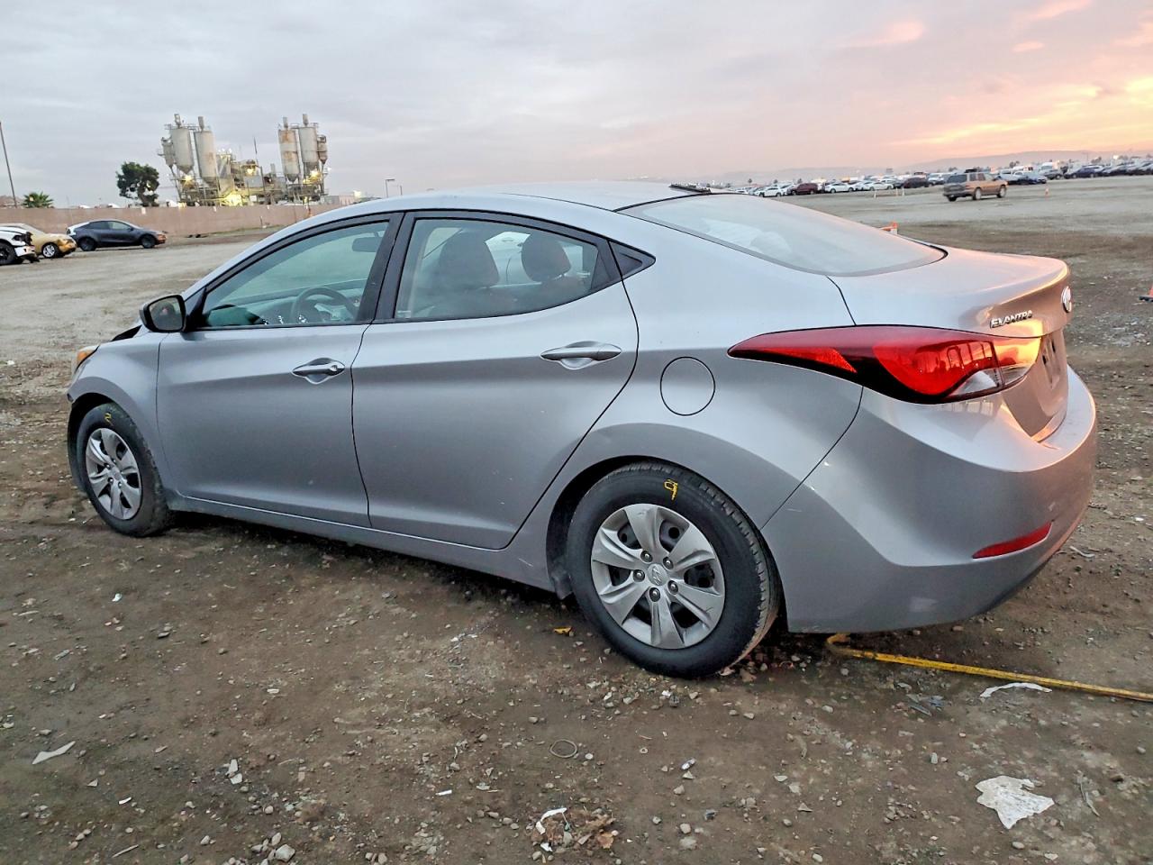 2016 HYUNDAI ELANTRA SE photo 2