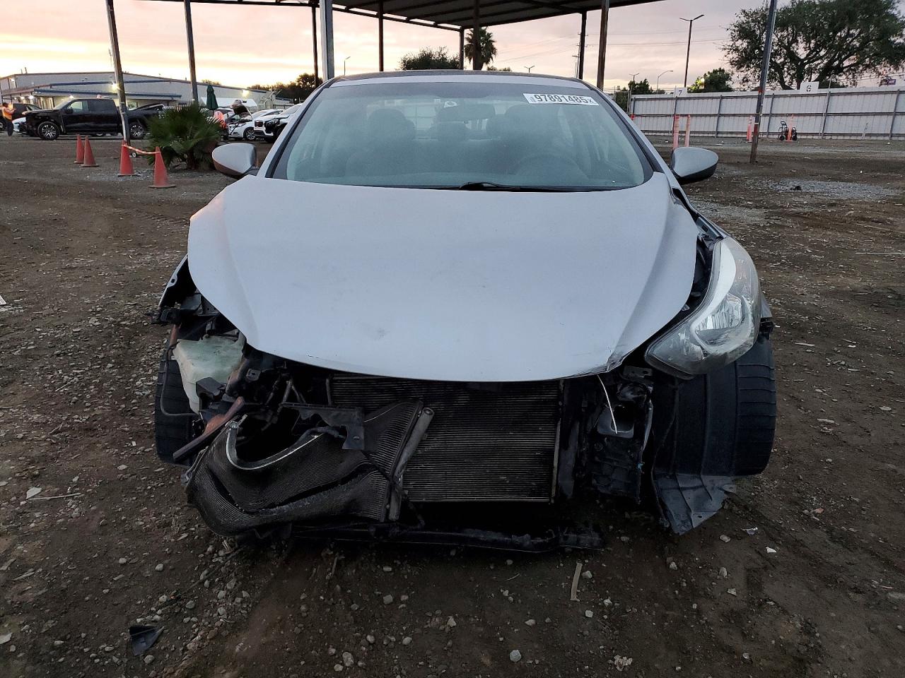 2016 HYUNDAI ELANTRA SE photo 5