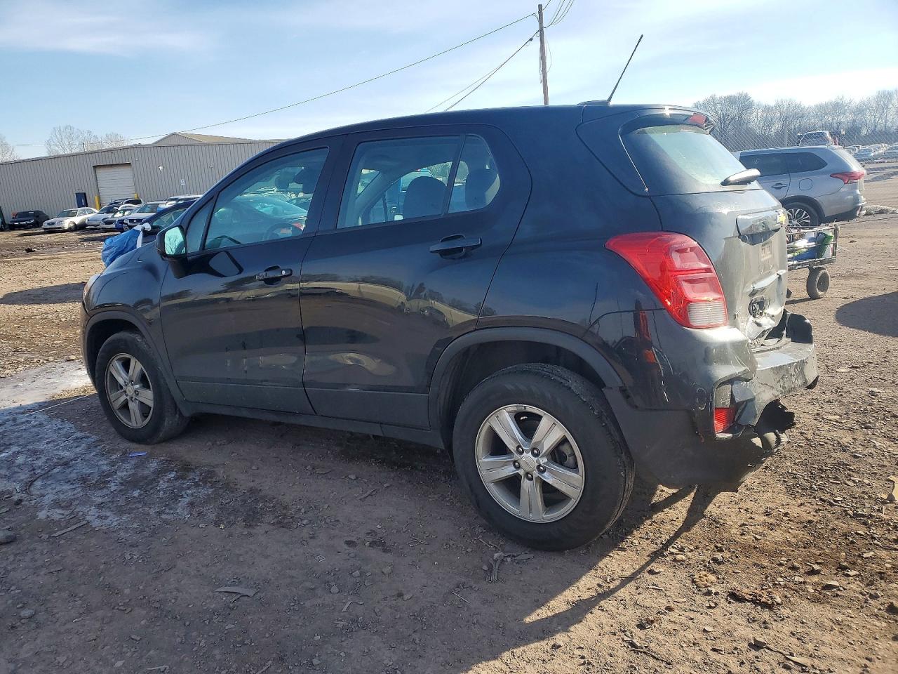 2020 CHEVROLET TRAX LS photo 2