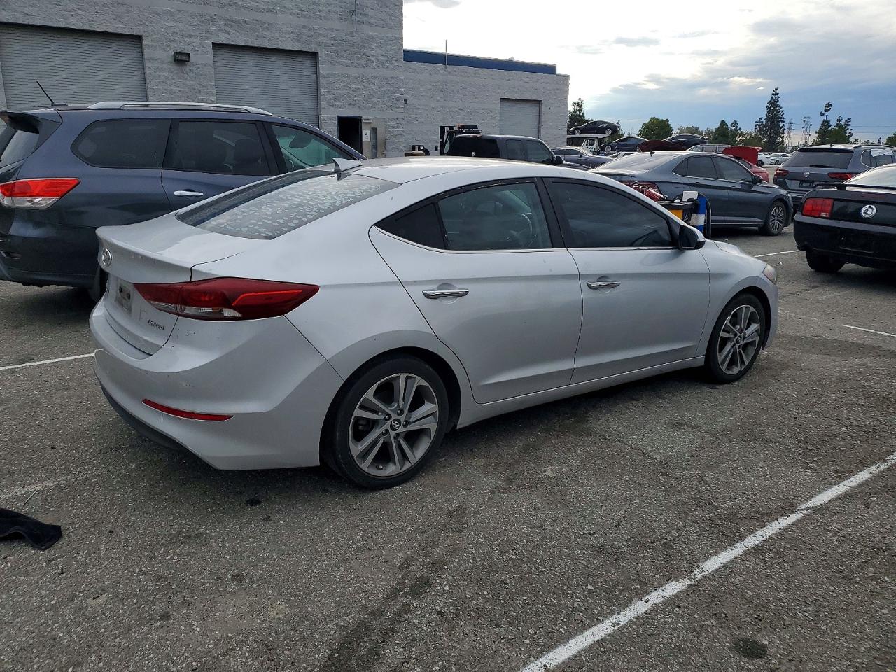 2017 HYUNDAI ELANTRA SE photo 3