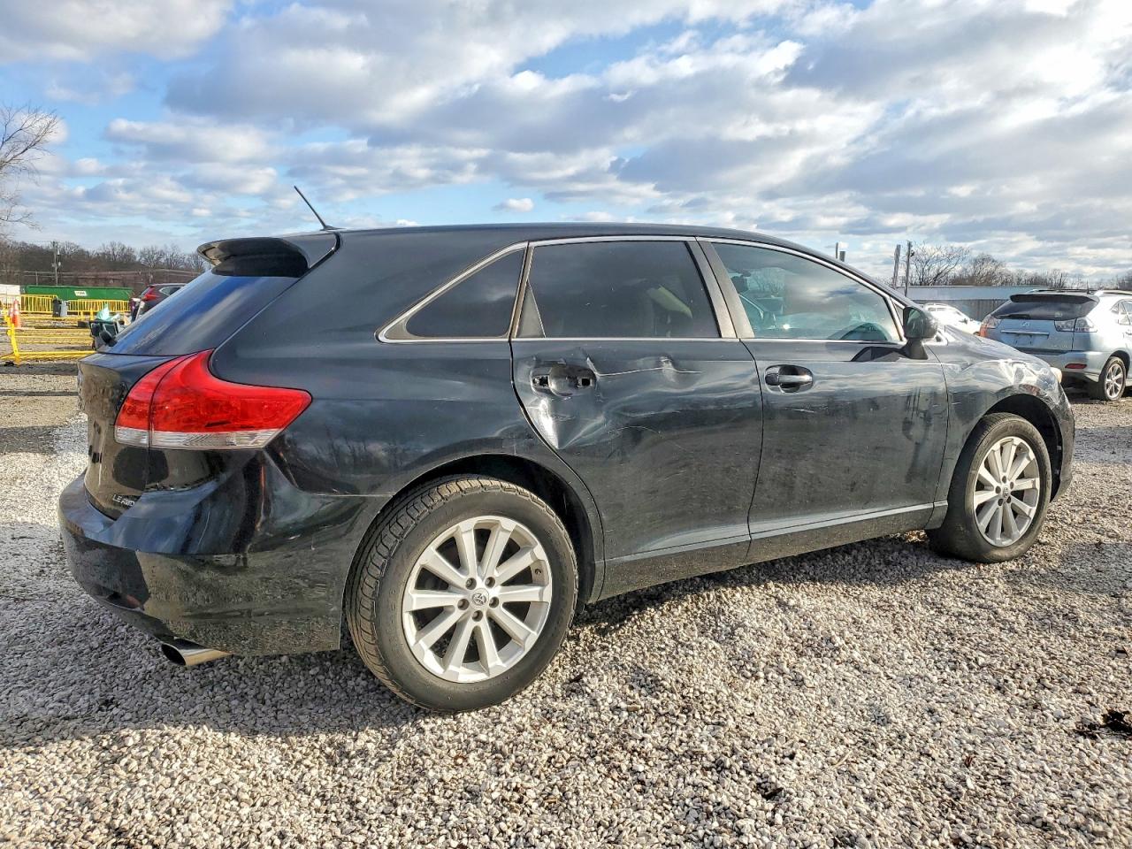 2012 TOYOTA VENZA LE photo 5