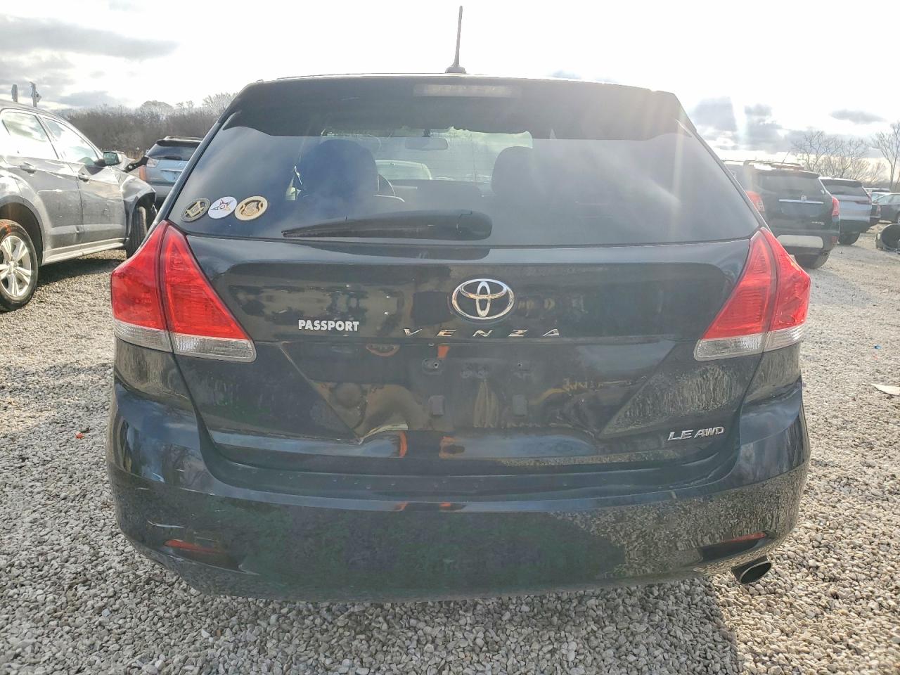 2012 TOYOTA VENZA LE photo 11