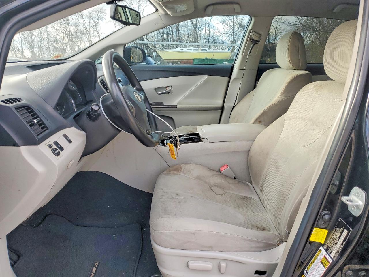 2012 TOYOTA VENZA LE photo 13