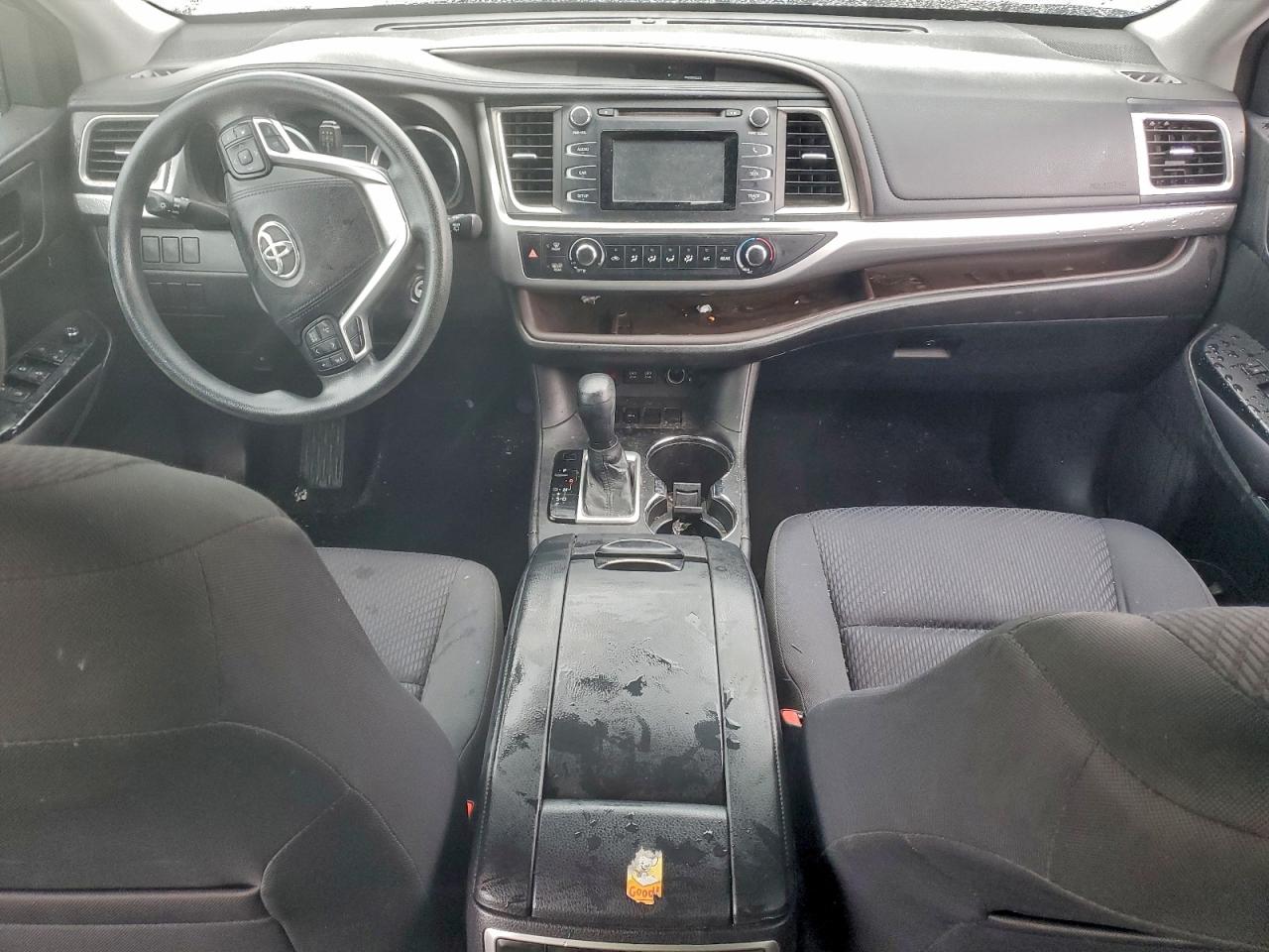 2017 TOYOTA HIGHLANDER LE photo 15