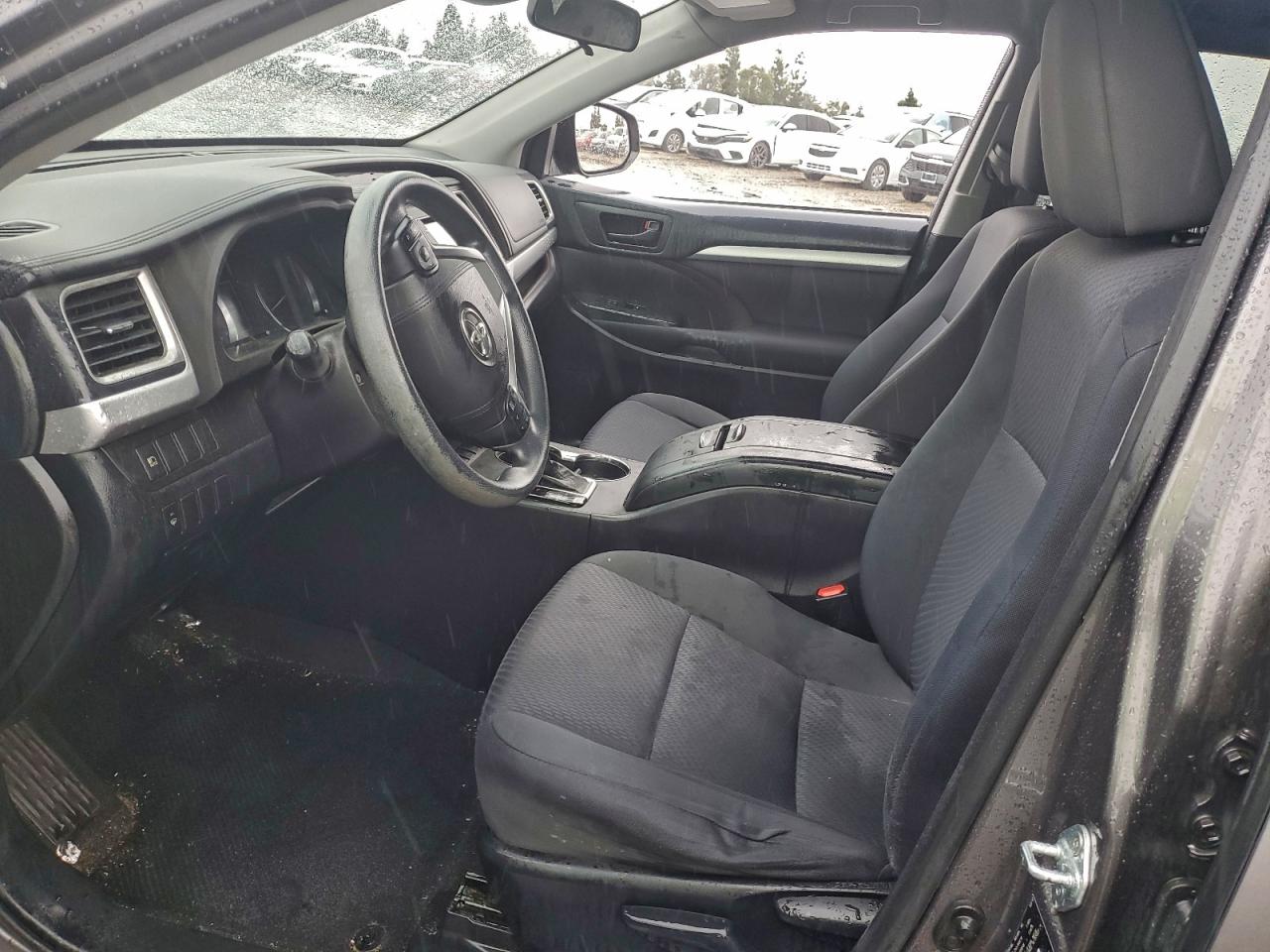 2017 TOYOTA HIGHLANDER LE photo 13