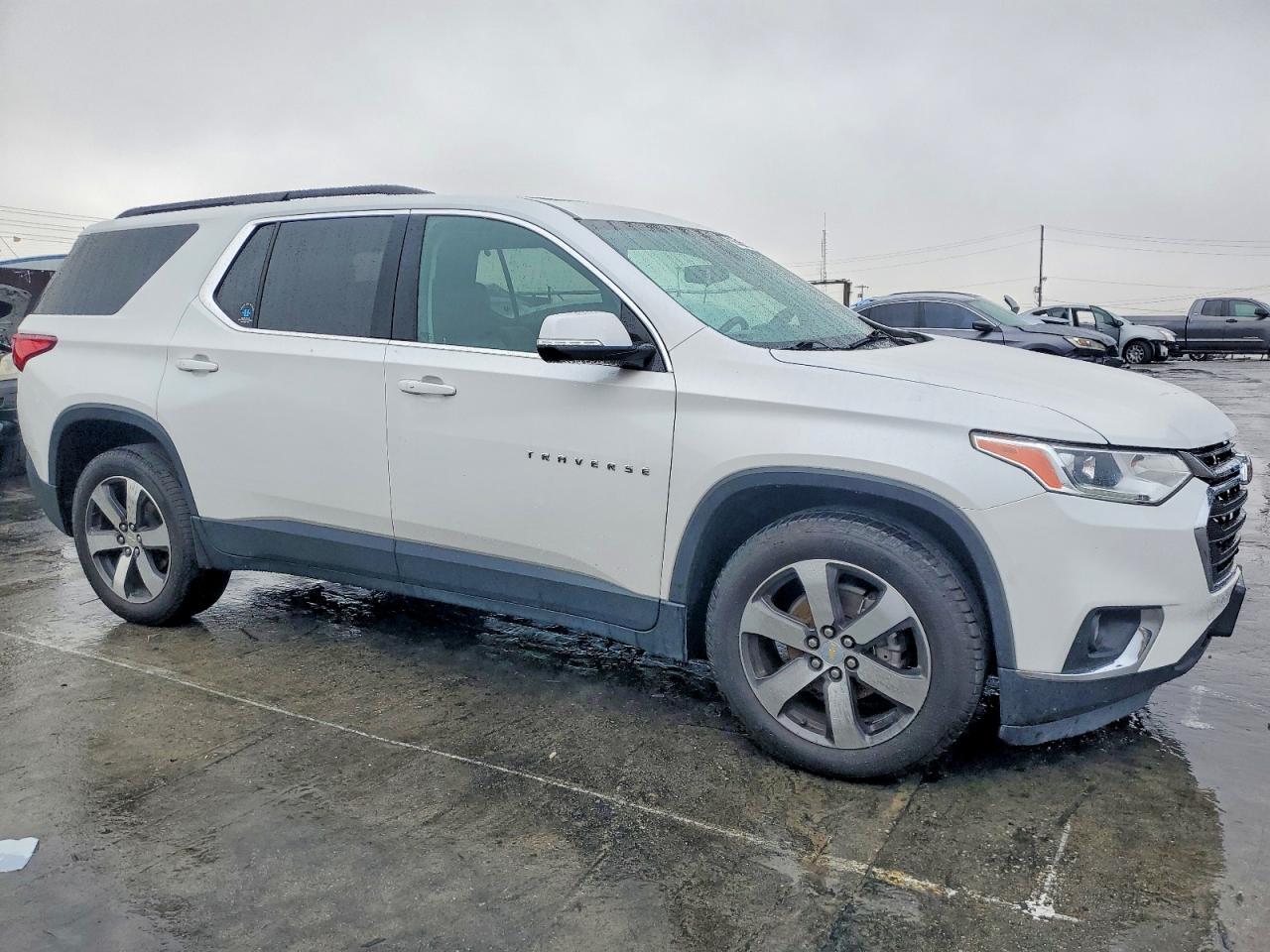 2020 CHEVROLET TRAVERSE LT photo 4