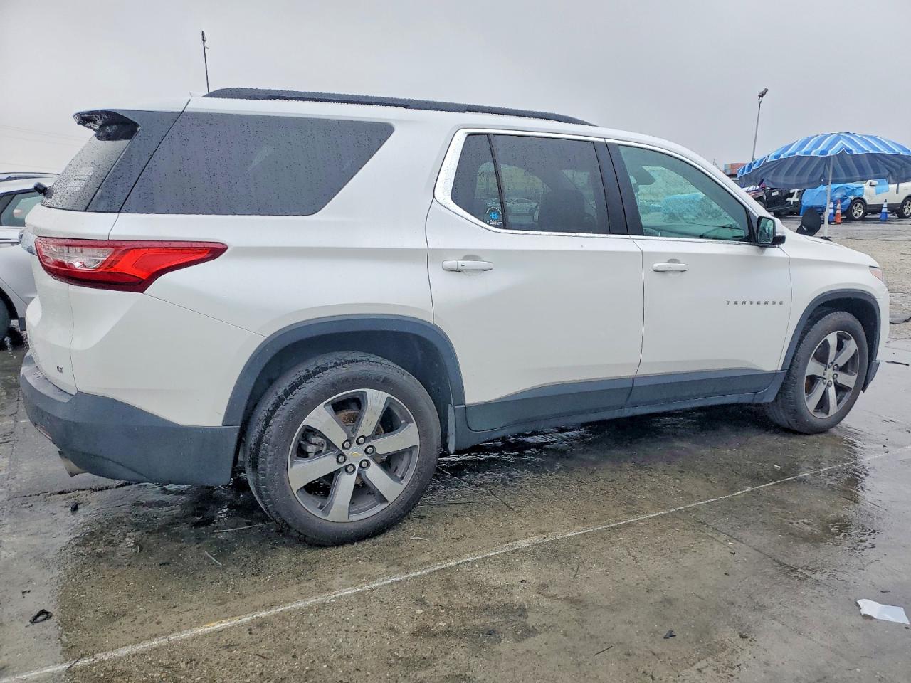 2020 CHEVROLET TRAVERSE LT photo 3