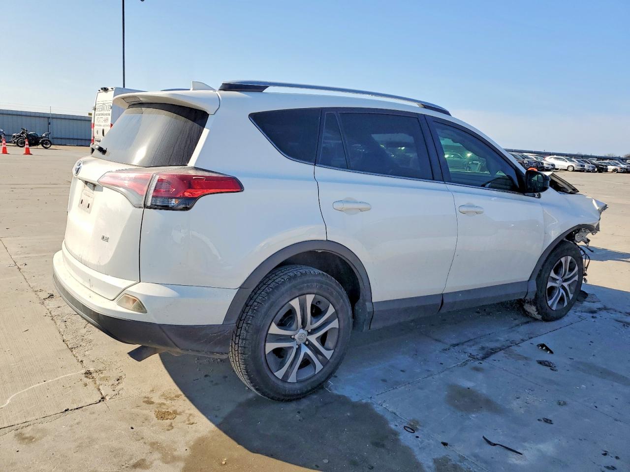 2016 TOYOTA RAV4 LE photo 5