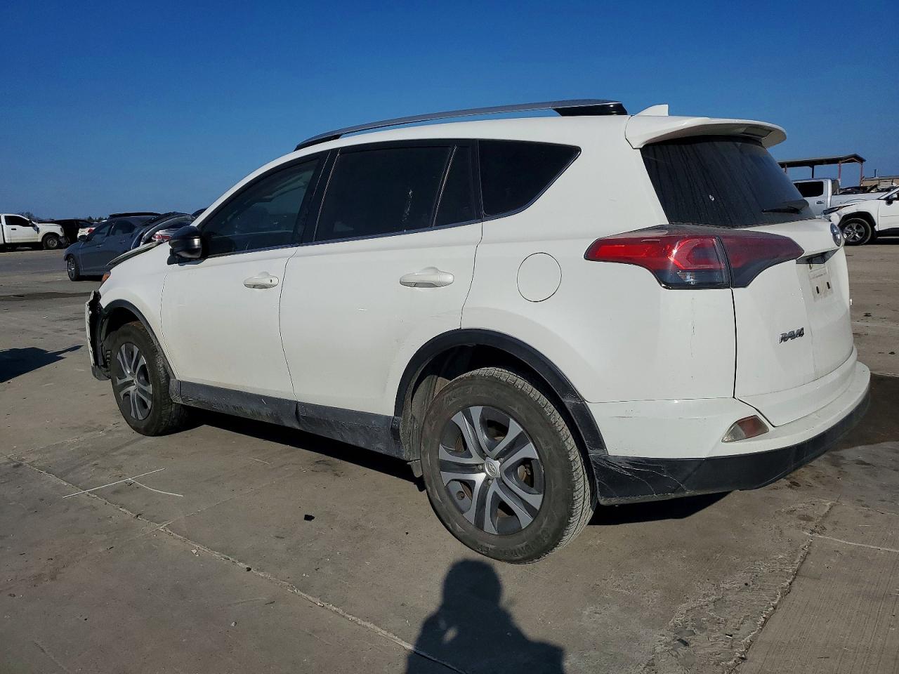 2016 TOYOTA RAV4 LE photo 3