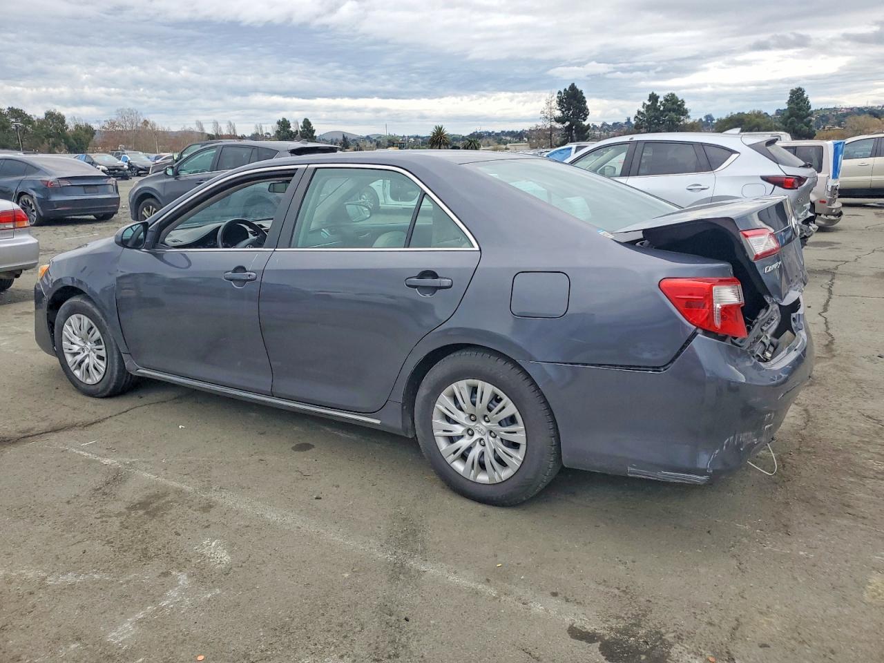 2013 TOYOTA CAMRY HYBRID photo 3