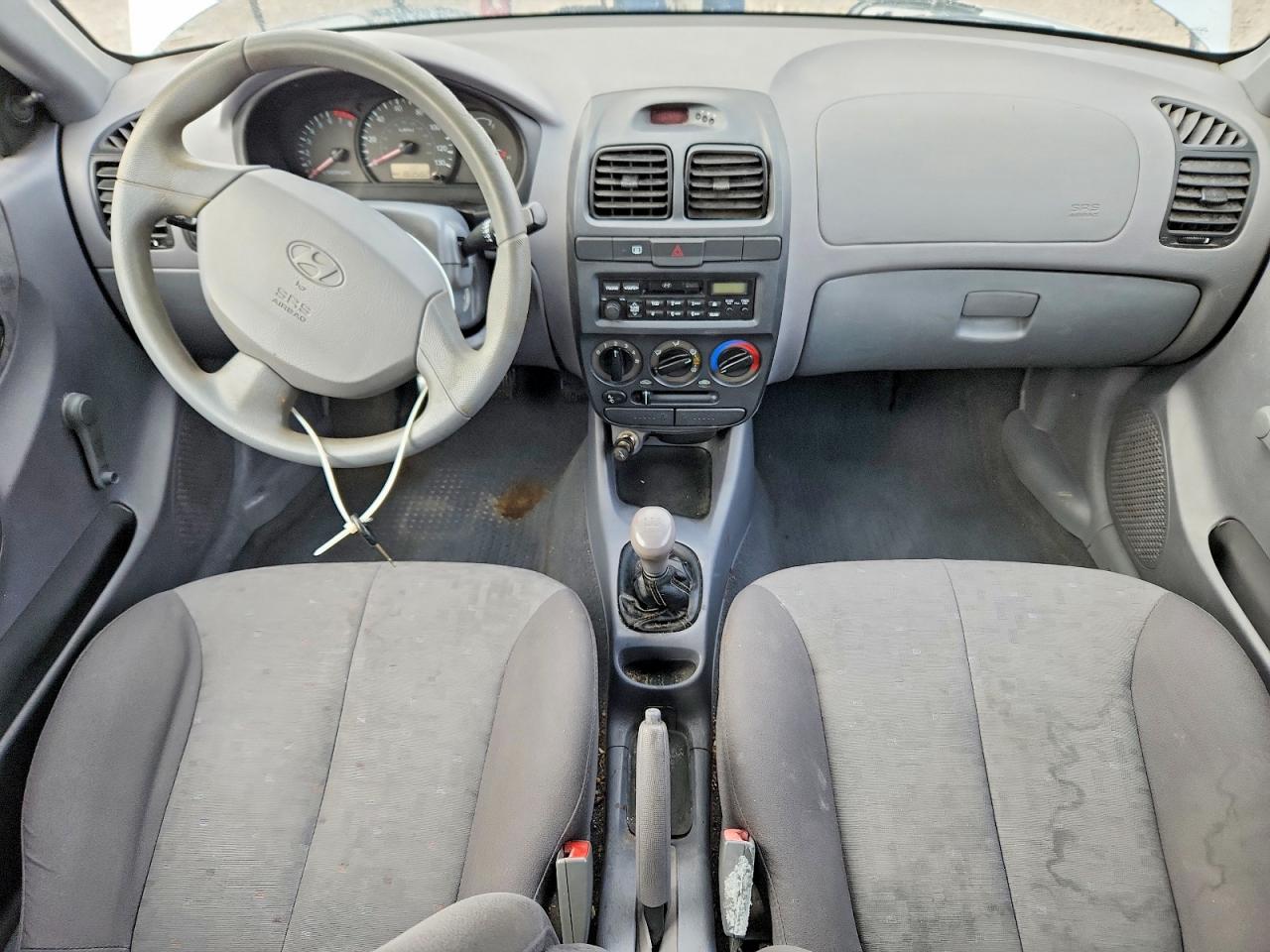 2003 HYUNDAI ACCENT GL photo 8