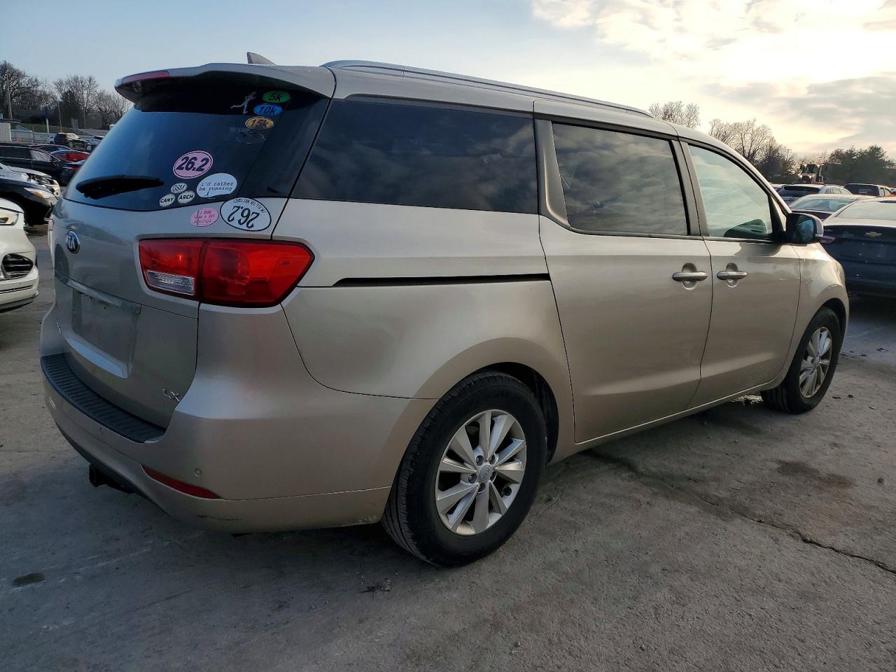 2016 KIA SEDONA LX photo 5