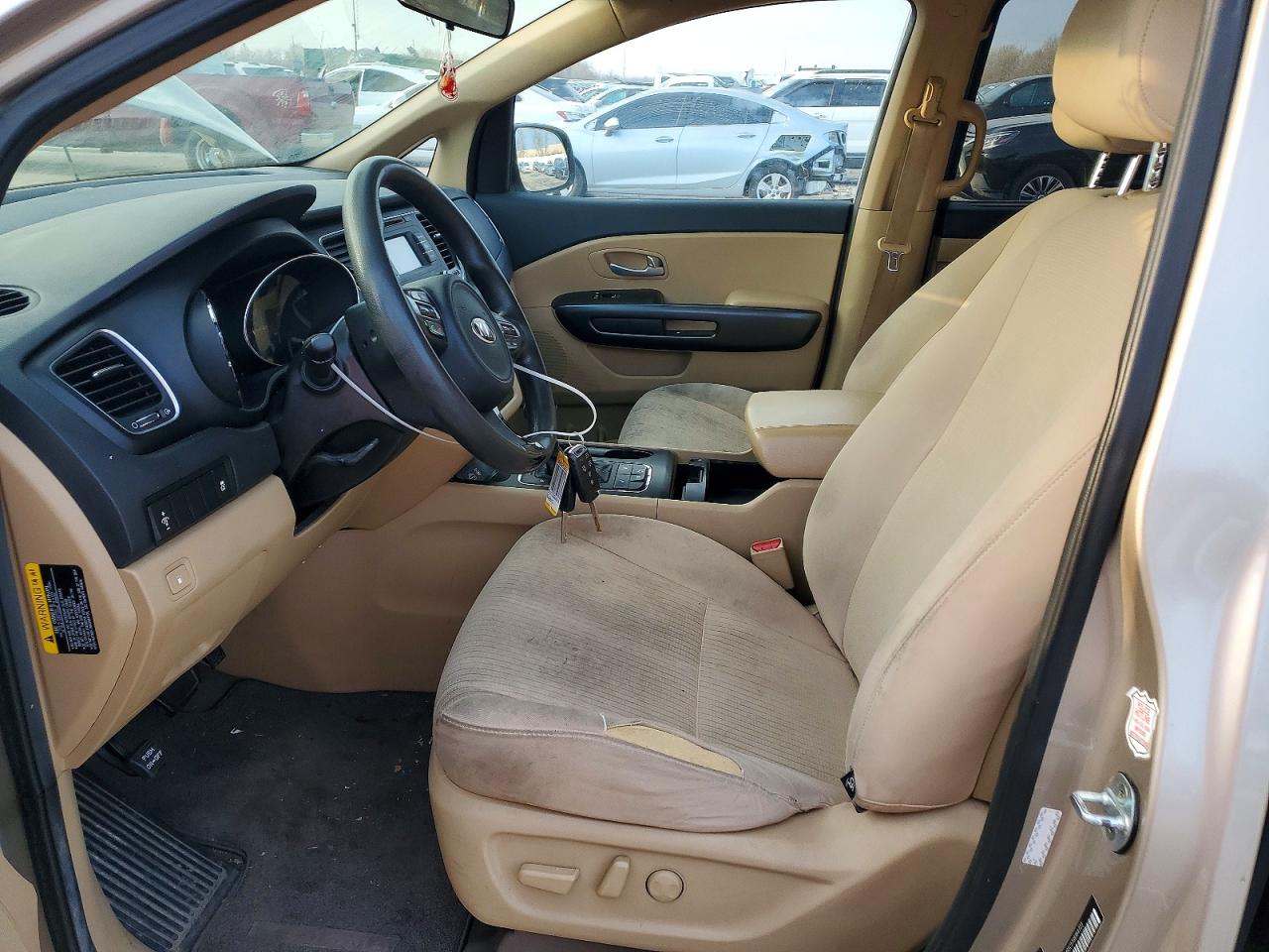 2016 KIA SEDONA LX photo 13