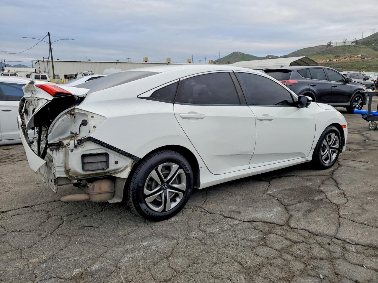 2017 HONDA CIVIC LX photo 5