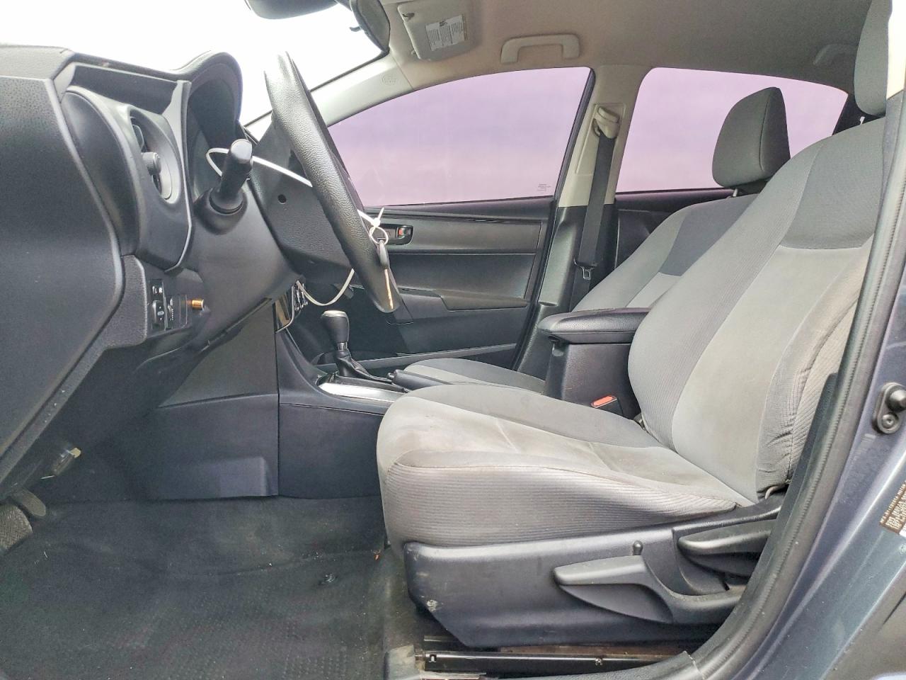 2017 TOYOTA COROLLA L photo 13