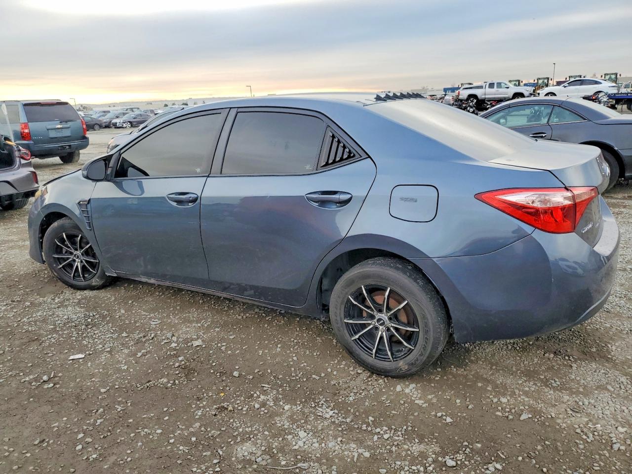 2017 TOYOTA COROLLA L photo 3