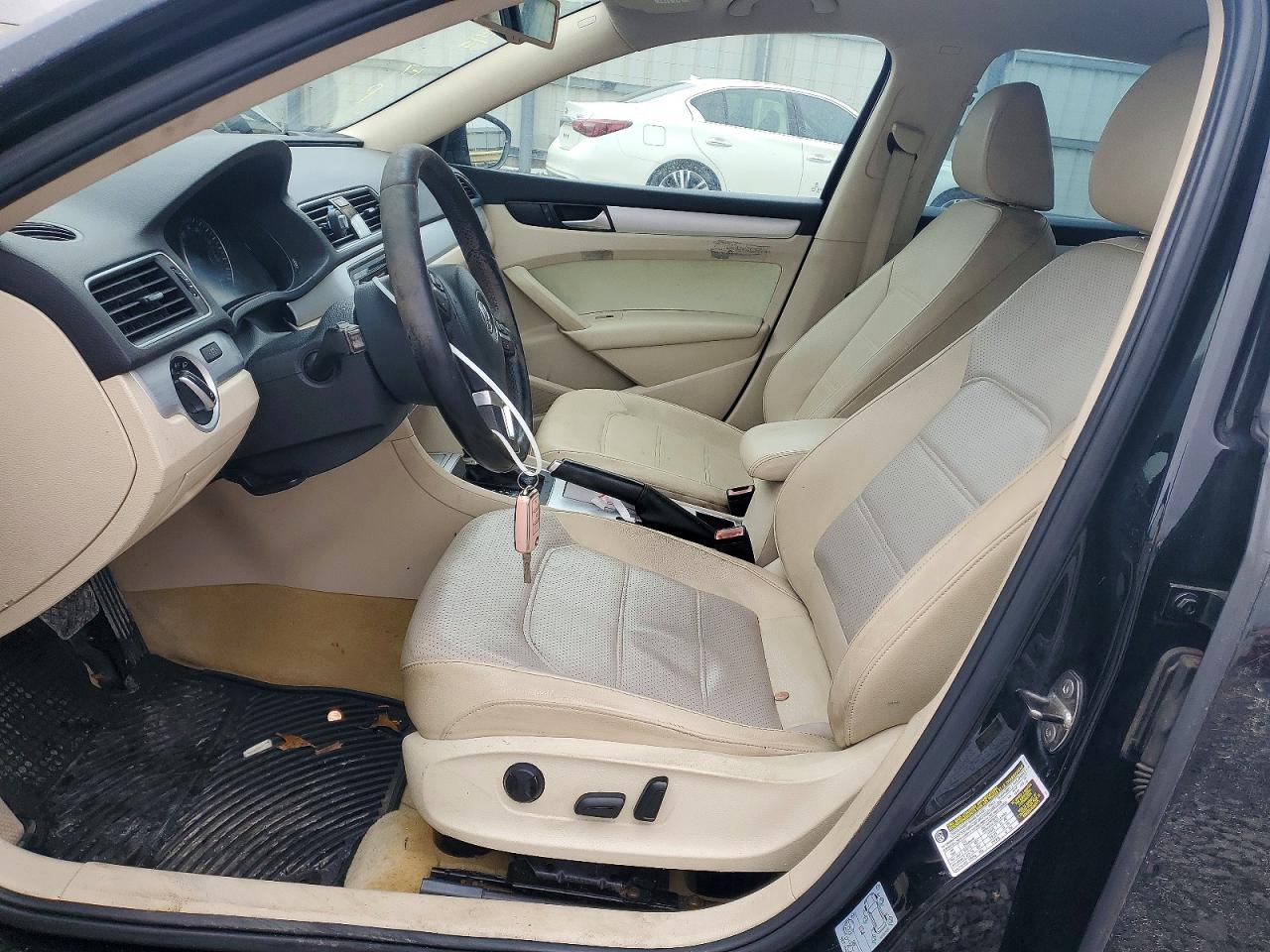 2012 VOLKSWAGEN PASSAT SE photo 19