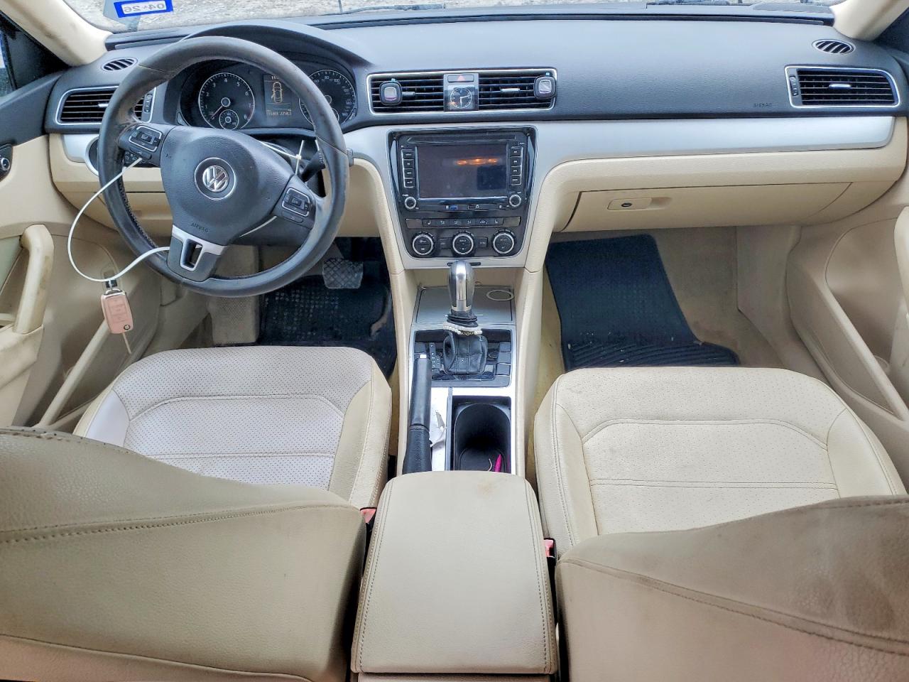 2012 VOLKSWAGEN PASSAT SE photo 22