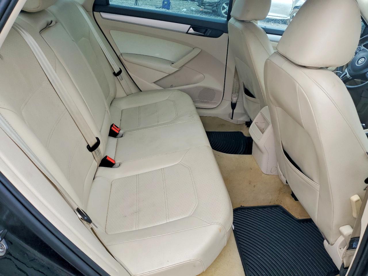 2012 VOLKSWAGEN PASSAT SE photo 28