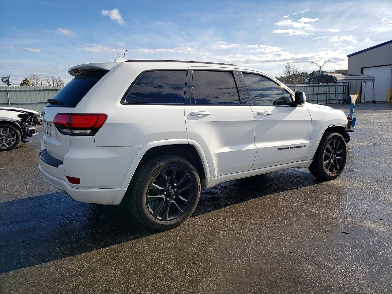 2018 JEEP GRAND CHEROKEE LAREDO photo 5