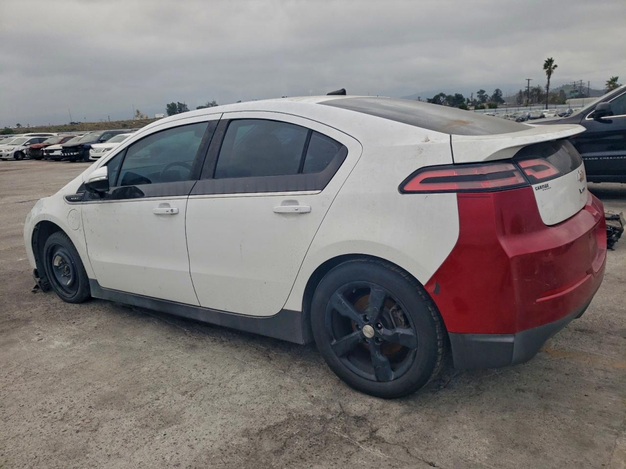 2014 CHEVROLET VOLT photo 2