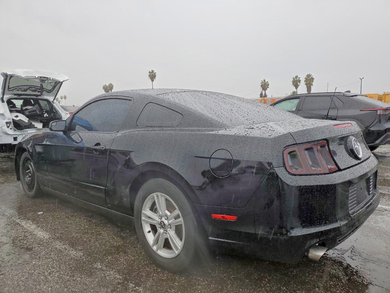 2013 FORD MUSTANG photo 2