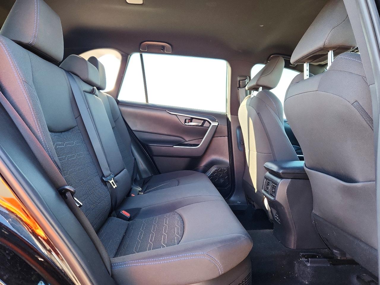 2022 TOYOTA RAV4 SE photo 11