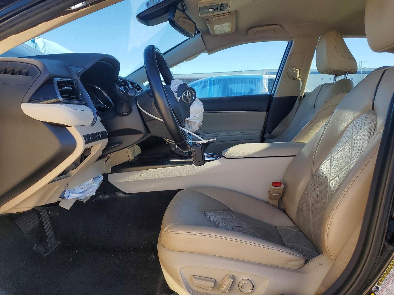 2019 TOYOTA CAMRY HYBRID photo 7