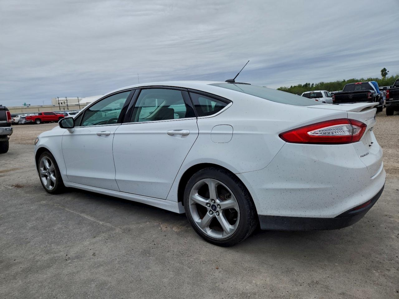 2016 FORD FUSION SE photo 2