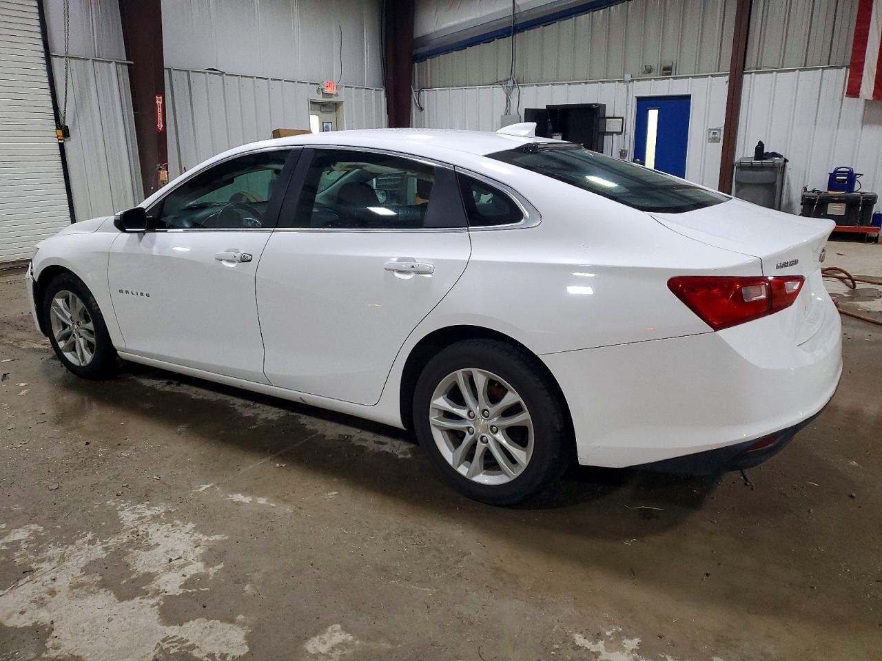2018 CHEVROLET MALIBU LT photo 2
