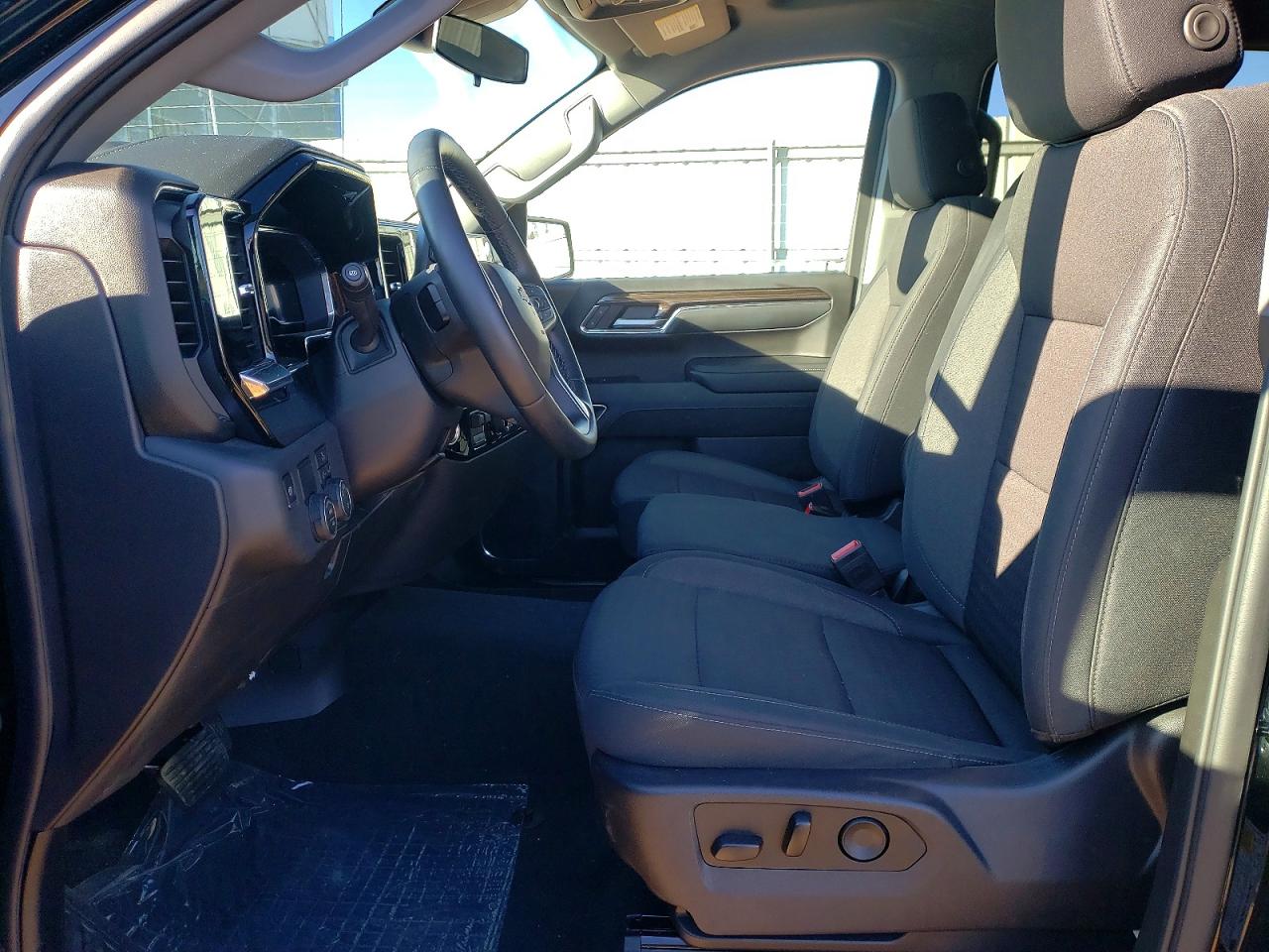 2025 CHEVROLET SILVERADO C1500 LT photo 13