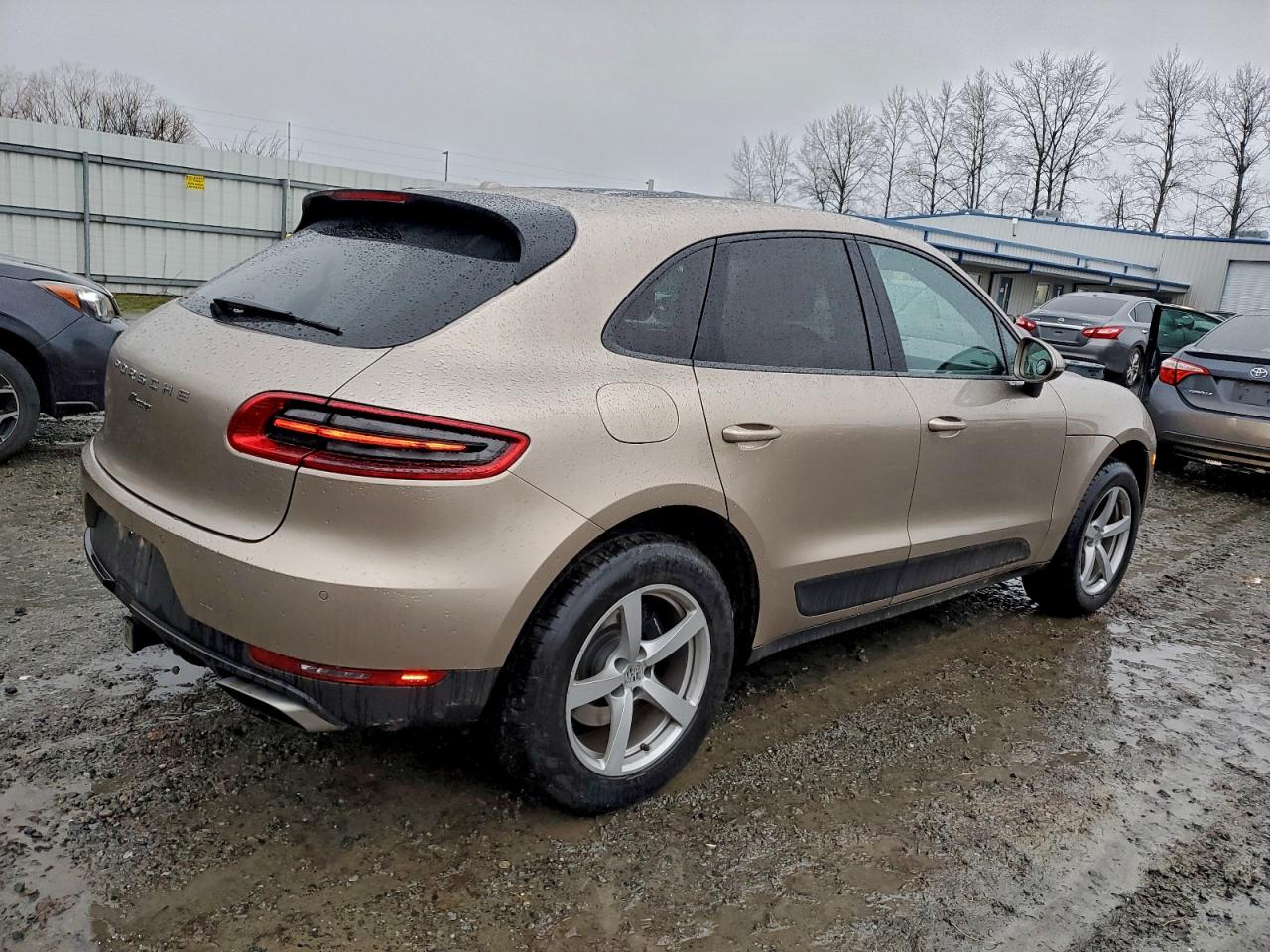 2017 PORSCHE MACAN photo 5