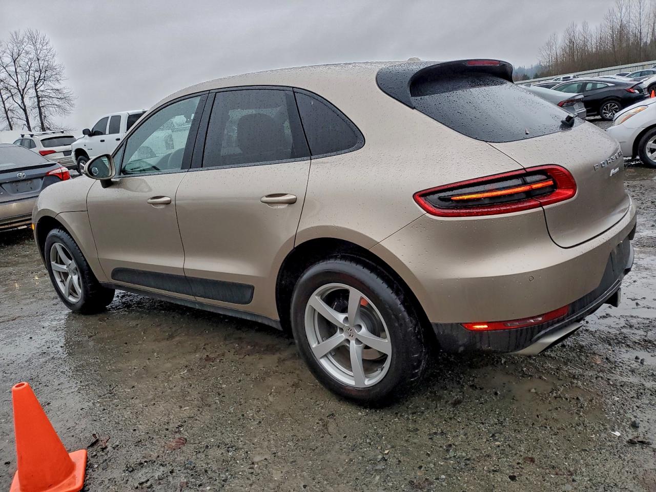 2017 PORSCHE MACAN photo 3