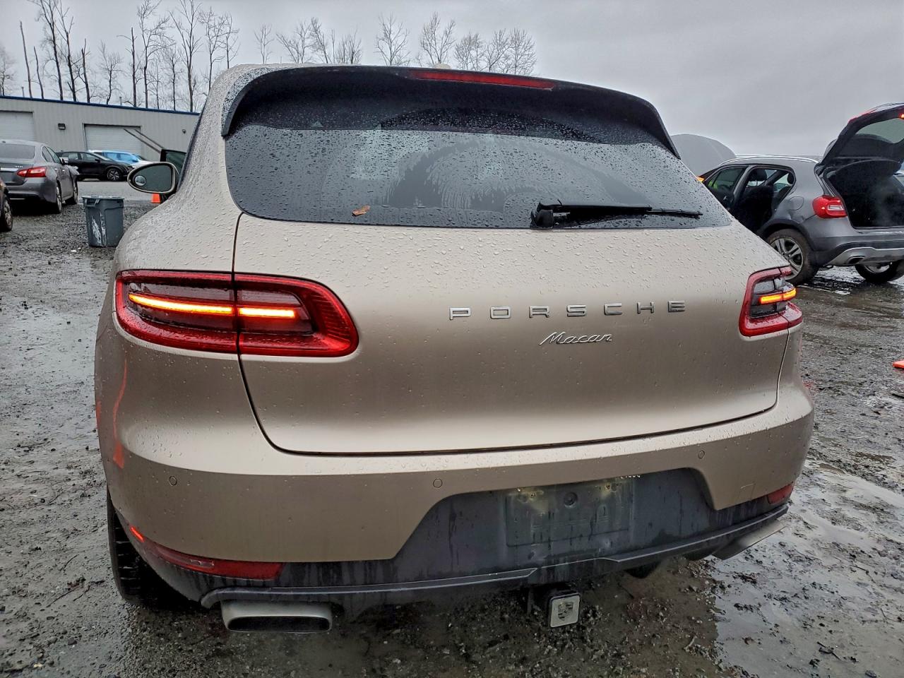 2017 PORSCHE MACAN photo 11
