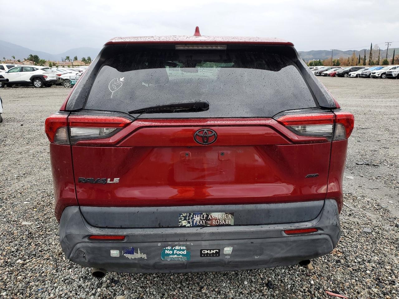 2022 TOYOTA RAV4 LE photo 11